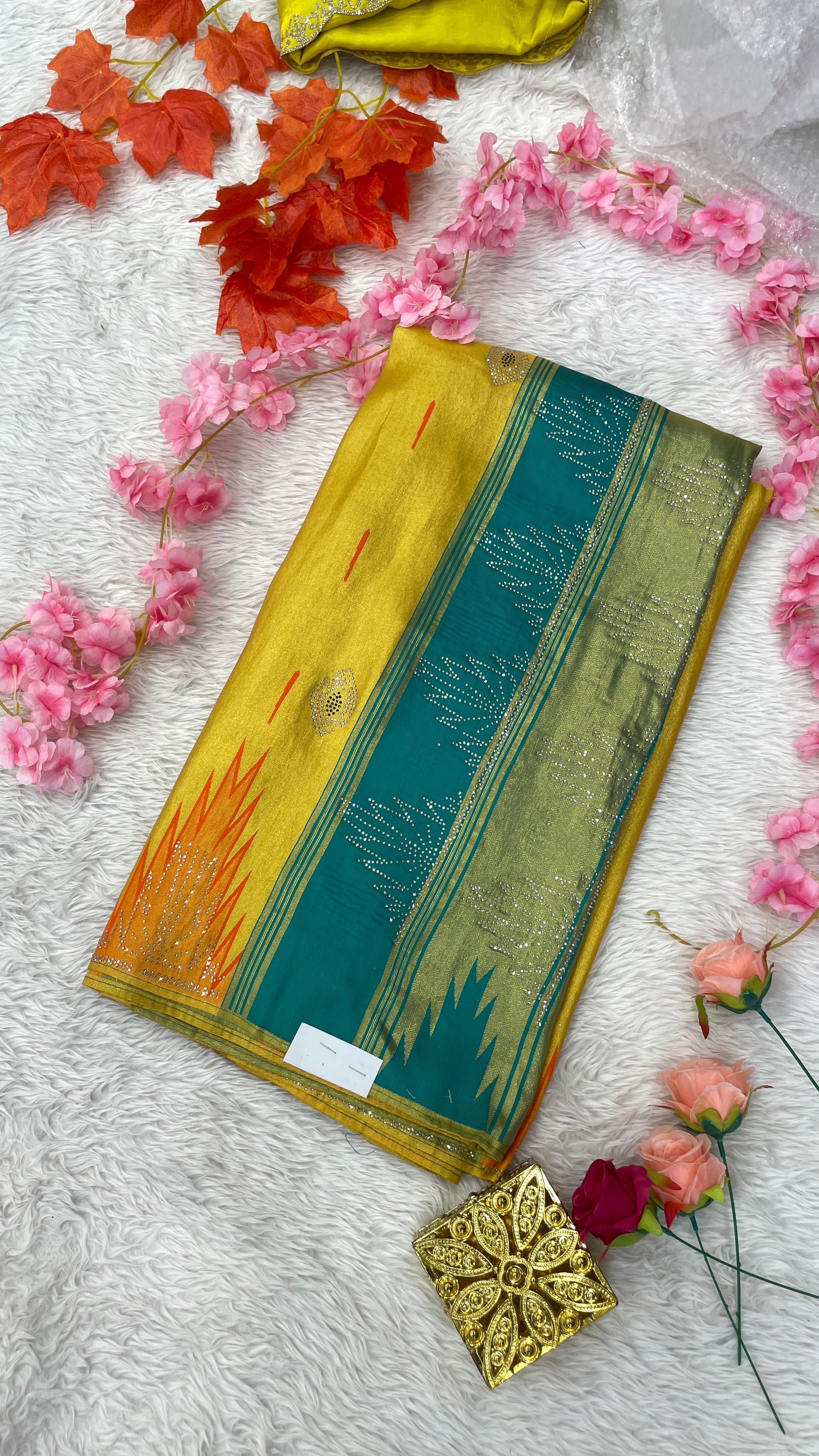 Special Silk Base Kanjivaram Sarees Contrast Blouse
