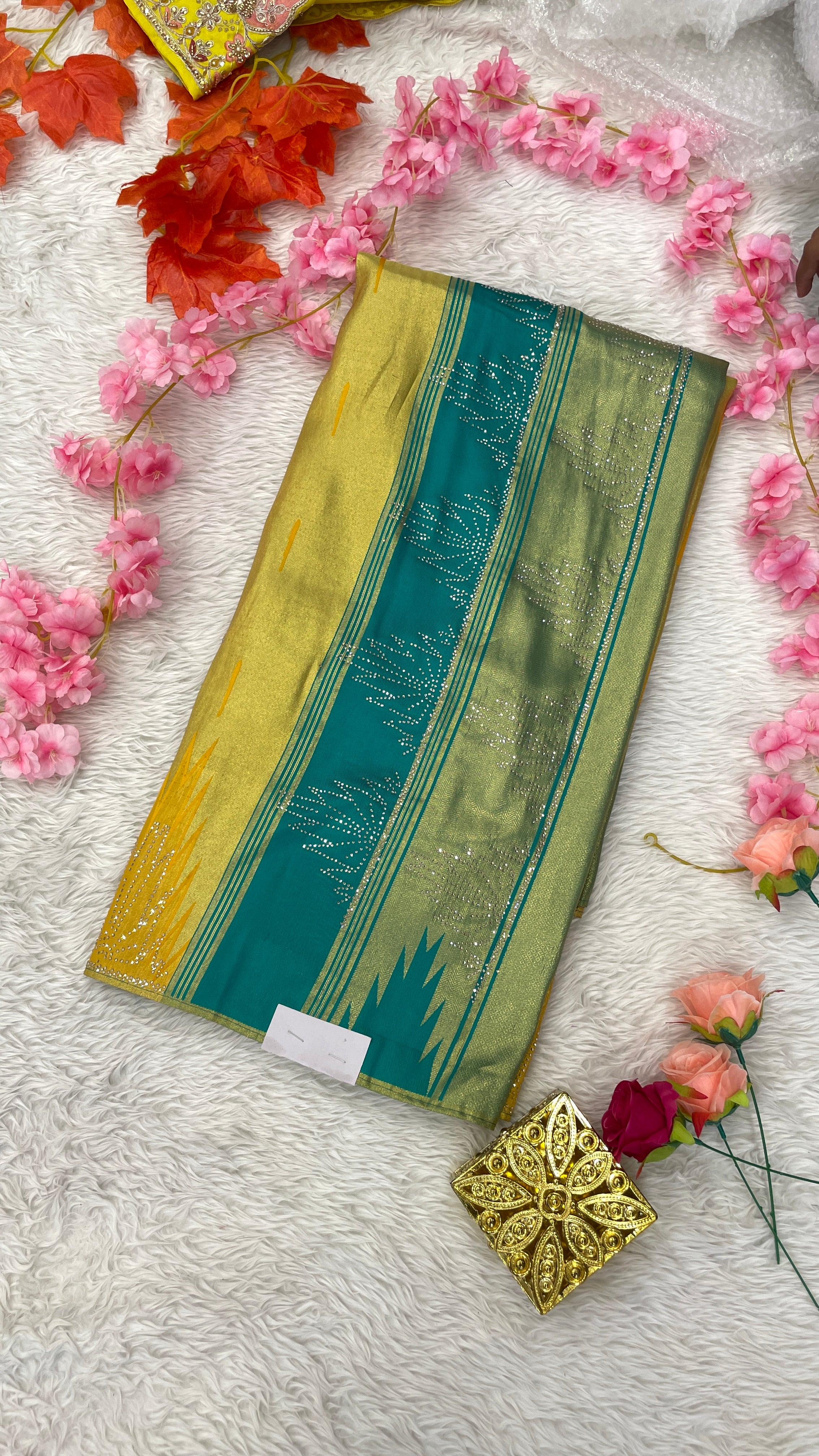 Special Silk Base Kanjivaram Sarees Contrast Blouse