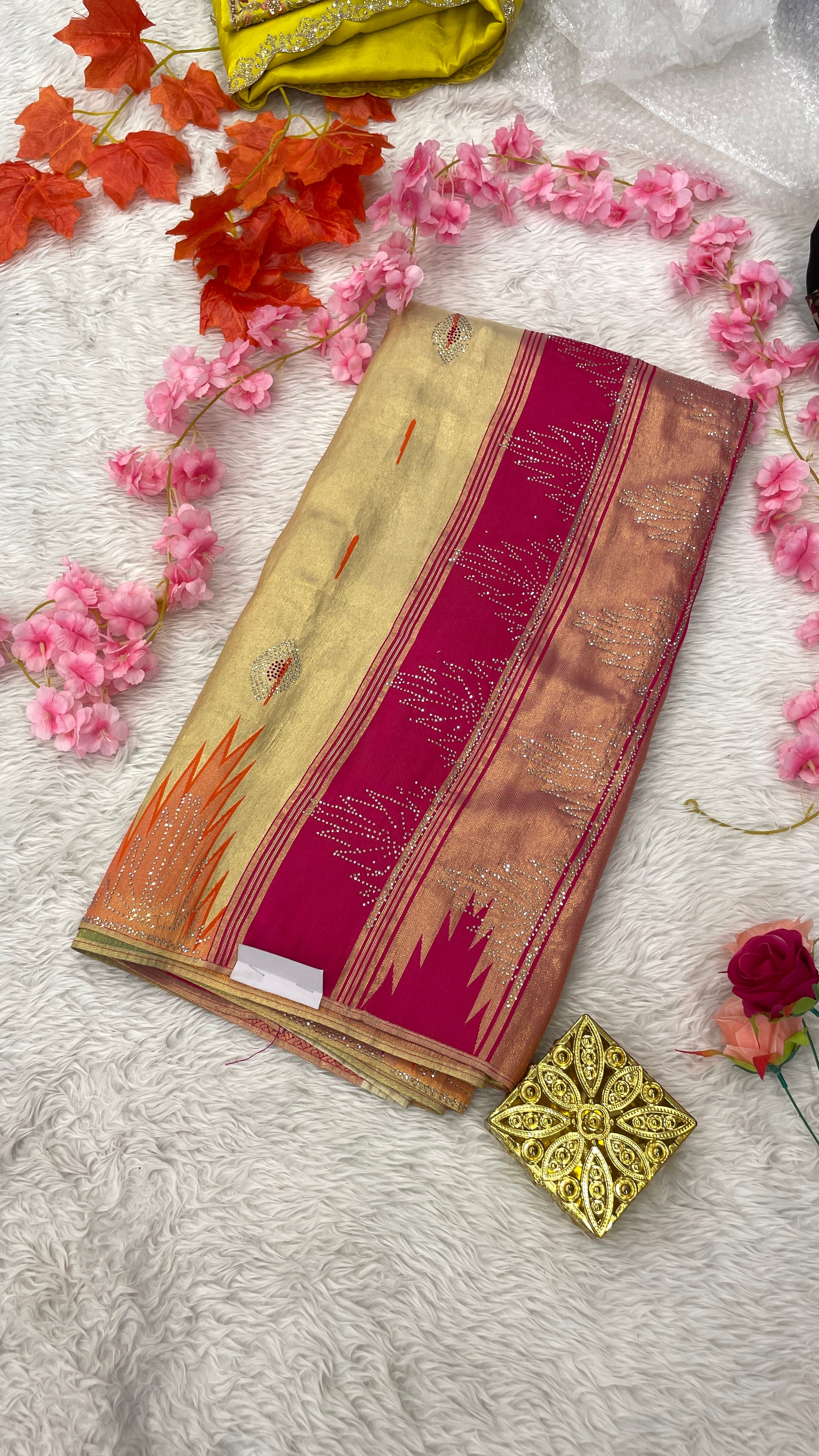 Special Silk Base Kanjivaram Sarees Contrast Blouse